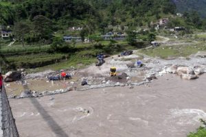 नाबालक छोरासहित एक दम्पतीले त्रिशूलीमा हाम फाले