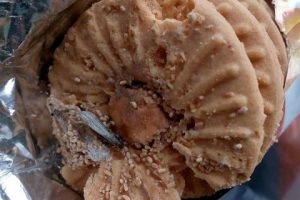 झुम्काको एक पसलमा अखाद्य बस्तु  विक्री गर्दै