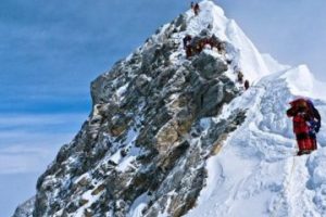 सगरमाथा आरोहणका क्रममा यसवर्ष ५ जनाले गुमाए ज्यान