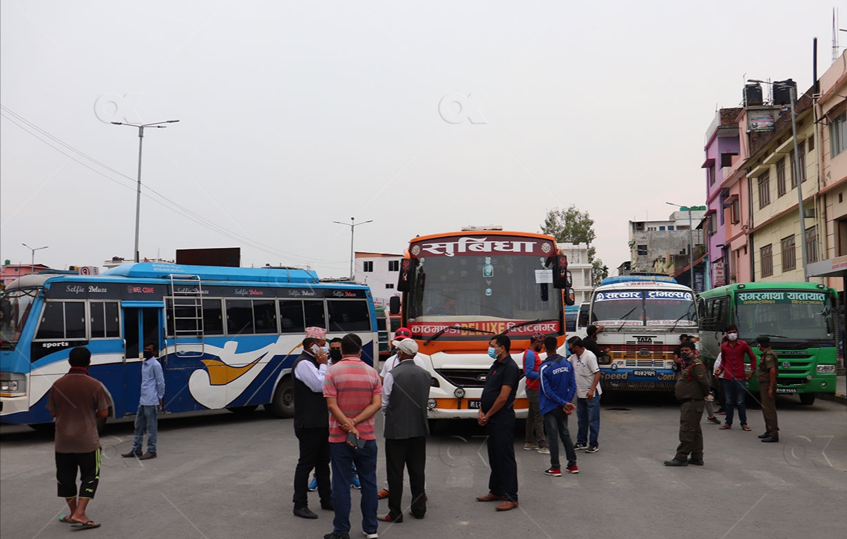 विराटनगरबाट पठाइएका काठमाडौंबासी नागढुंगामा रोकिए