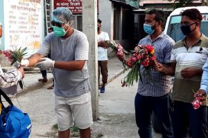 कोरोना भाइरसलाई जितेर नारायणी अस्पताल बीरगञ्जबाट ९ जना भए डिस्चार्ज