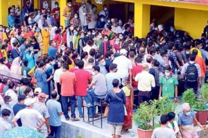 इटहरीका अधिकांश खोप केन्द्रहरु अव्यवस्थित, जनप्रतिनिधिको मनपरी