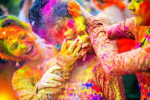 रंगहरूको पर्व होली आज तराई–मधेशका जिल्लाहरूमा मनाइँदै छ ।