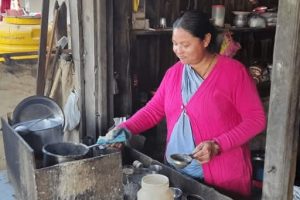 बेलबारीमा चियाकाे व्यापार : मासिक आम्दानी ५० हजार