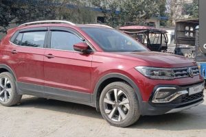 विराटनगरमा सोरुम फुटाएर चोरी गरिएको कार भेटियो, १ जना पक्राउ