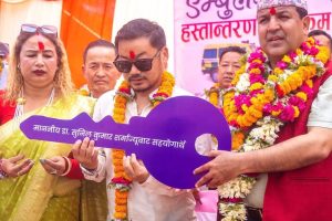 मोरङ  क्षेत्र नम्बर ३ का संघिय सांसद डा.सुनिल  शर्माले बेलबारी ११ लाई गरे एम्बुलेन्स हस्तान्तरण