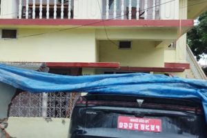 विराटनगर-११ मा गाडी अनियन्त्रित भई घरमा ठोक्कियो, घरमा क्षति, चालक सकुशल
