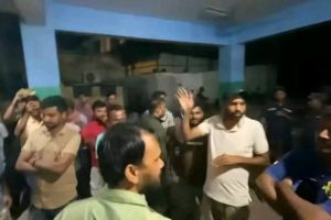 सप्तरीको सीमा क्षेत्रमा मदिरा तस्करी रोक्न                                                                                                                                      खोज्दा झडप, प्रहरीको गोली लागेर एकको मृत्यु