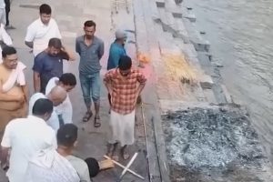 पशुपति आर्यघाटमा शवबाट हड्डी निकाल्ने दुई जनालाई सात दिनको म्याद थप