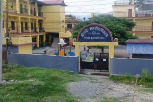 बेलबारी २ को कविर माविबाट २  शिक्षकको सरुवा गर्न खोजिएपछि खैलाबैला