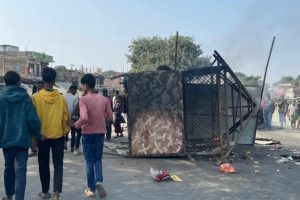 सशस्त्रको गोलीबाट चालकको मृ,त्यु  पछि सुनसरीमा तनाव, राजमार्ग अवरुद्ध