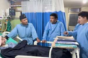 जेनजी घाइते भेट्न गृहमन्त्री गुरुङ पुगे केएमसी अस्पताल