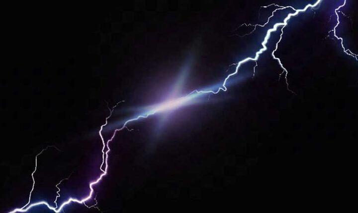 माेरङमा चट्याङ लागेर दुई जना घाइते