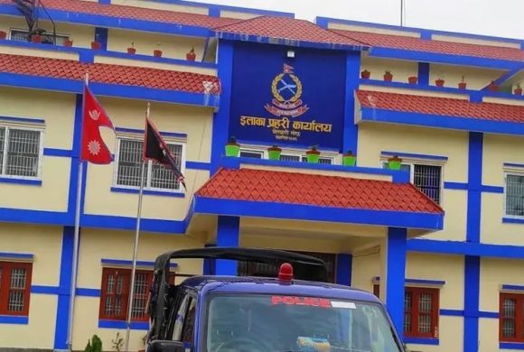 सुन्दरहरैँचामा घरभित्र सुतिरहेका राजन अधिकारी माथि धारिलो हतियार प्रहार, श्रीमती प्रहरीको नियन्त्रणमा