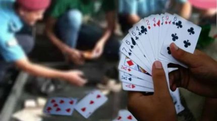 तास खेलिरहेका १२ जना पक्राउ, अढाई लाख रूपैयाँ बढी बरामद