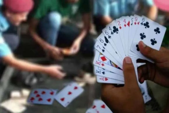 तास खेलिरहेका १२ जना पक्राउ, अढाई लाख रूपैयाँ बढी बरामद