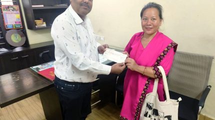 गाउँपालिका अध्यक्ष मगरको पहलमा लिलाभक्त राम आधारभूत विद्यालयलाई रु. २ लाख २५ हजार सहयोग