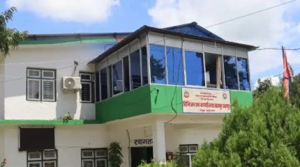 घुस रकमसहित वन कार्यालयका कर्मचारी पक्राउ