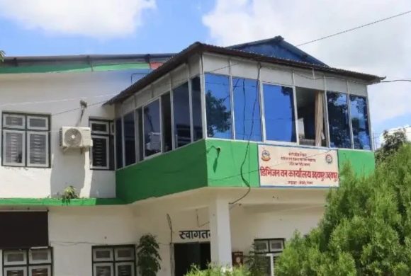 घुस रकमसहित वन कार्यालयका कर्मचारी पक्राउ