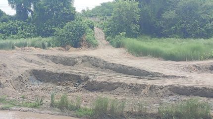 बुढीखोला दोहन, रातको समयमा माटो उत्खनन गरी बिक्री