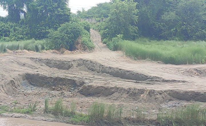 बुढीखोला दोहन, रातको समयमा माटो उत्खनन गरी बिक्री