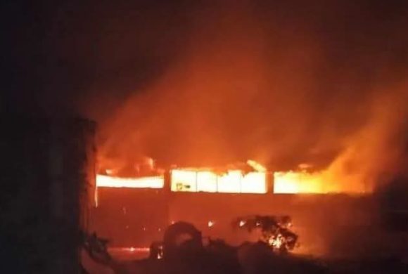 मोरङको नेमुवामा आगलागी, दुईवटा पसलका सामान जलेर नष्ट