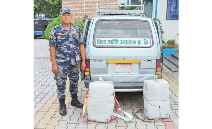 विराटनगरमा ६० किलो गाँजासहित भ्यान बरामद